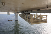 アクアブリッジ　海上橋梁を点検・補修する移動点検車 （3）の画像ダウンロードページへの画像リンク