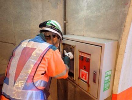 Photo of tunnel emergency telephone equipment inspection implementation status