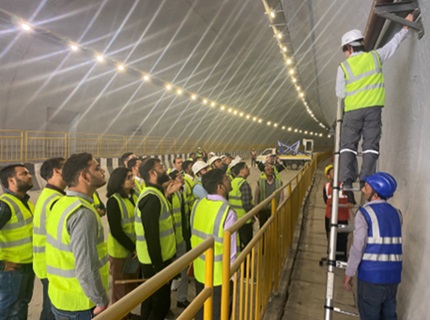 インドでの技術指導の写真