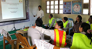 ミャンマーでの技術指導の写真