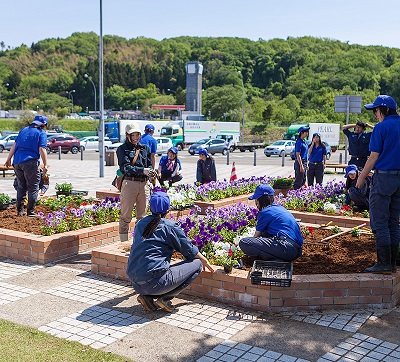 Image of planting work at a rest facility