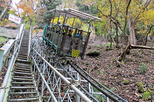工事用モノレールへの乗車のイメージ画像