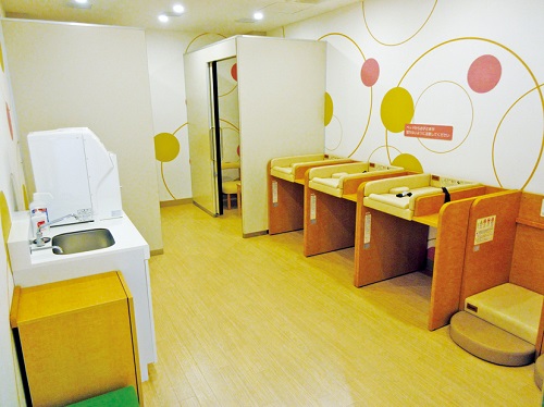 おむつ替えスペースと授乳室（東北道　蓮田SA（上り線））の写真