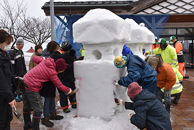 힘을 합쳐 형태를 갖추고 있습니다 사진