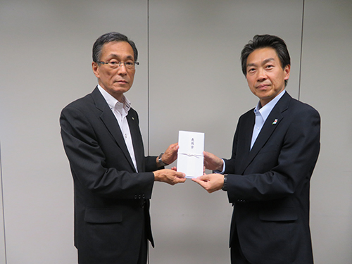 Image of the donation of donations from the president of Ogoshi Regional Head Office of Hokkaido Regional Head Office