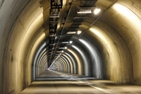 Kanetsu隧道地下通風中心的圖像疏散聯繫隧道通道的圖像鏈接到下載頁面的圖像