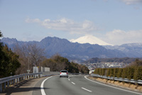 ใกล้ Tomioka IC (ลง) ลิงค์รูปภาพไปยังหน้าดาวน์โหลดรูปภาพของ Mt. Myogi และ Mt. Asama จากสายหลัก