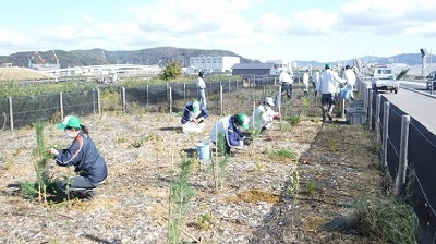 ≪Ishinomaki Minamihama Tsunami Reconstruction Memorial Park Outline of Tree Planting Destination≫ รูปถ่ายของสถานการณ์การทำงานปลูกต้นไม้