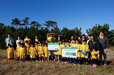 ≪Outline of Sendai City Hometown Forest Regeneration Project≫ Photograph of commemorative photo taken after tree planting