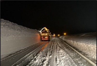 ロータリー除雪車による車線確保作業状況の写真