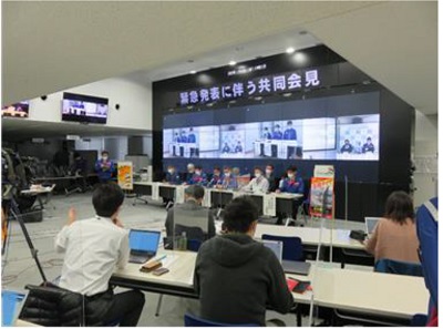 5機関による緊急共同会見の写真