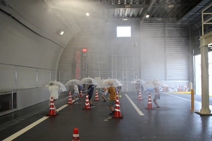隧道紧急用设备 (放水、水喷雾) 体验《主会场》的照片2