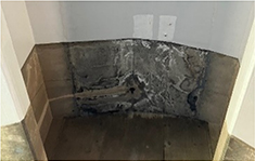 橋梁下面受損情況的照片