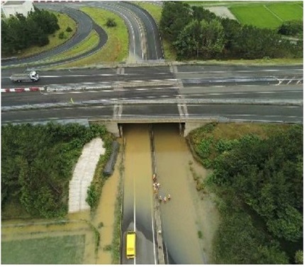 令和6年7月　日本海東北道（酒田IC）大雨に伴う冠水の写真