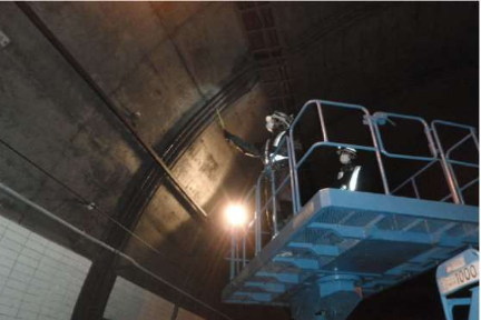隧道设备检查状况的照片（靖田IC和津川IC之间）