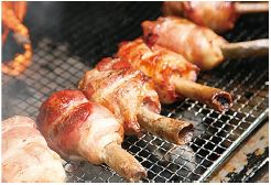 苫小牧市・骨付きボンバー～今年も憧れの骨付き原始肉が登場～の写真