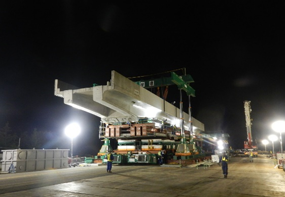 Photograph of erection work by multi-axis bogie