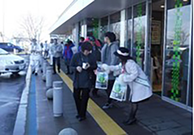 関係機関と合同で安全啓発の写真