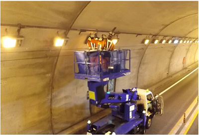 【トンネル内作業状況】の写真