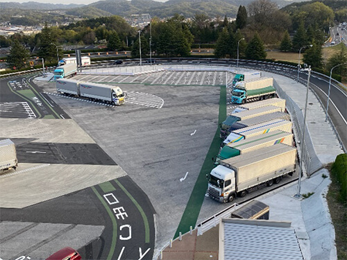 拡張した大型車エリア（【E2】山陽道　福山SA（下り））※2021年4月時点（一部箇所工事中）の写真