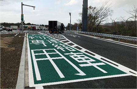 [E1] Tomei Ashigara SA（上）預留停車位的維護狀況照片