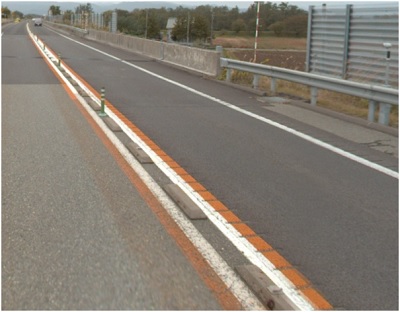 ワイヤロープ式車線区分柵設置工事　施工前の写真