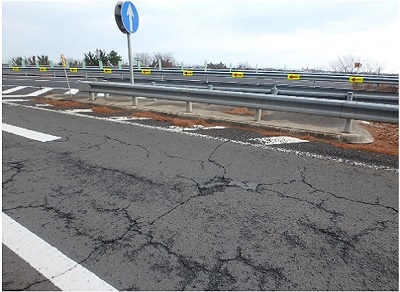 舗装補修工事　施工前の写真