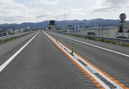 ワイヤロープ式車線区分柵設置工事　施工前の写真