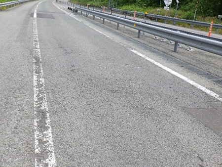 舗装補修工事　施工前の写真