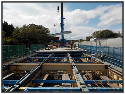 【新しい床版設置状況】の写真