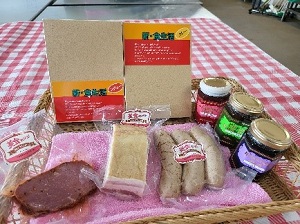 Bibai City (Hokkaido Bibai Shoei High School) Image of selling homemade processed products