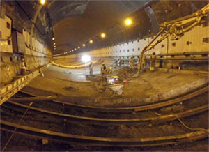 インバート設置工事の様子の写真1