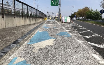 路面損傷状況の写真