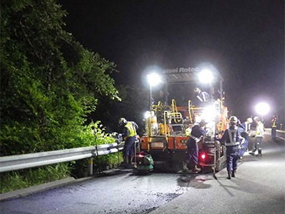 舗装補修工事　作業状況の写真