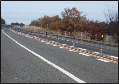 車線区分柵設置工事　施工後（イメージ）の写真