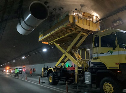 トンネル点検例の写真