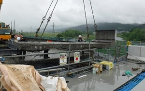 【古い床版撤去状況】の写真