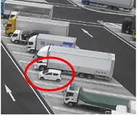 大型車マスへの普通車の駐車のイメージ画像