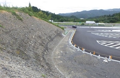既存敷地の有効活用による駐車エリアの拡大の写真