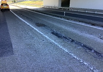 栃木ICランプ　舗装損傷状況の写真