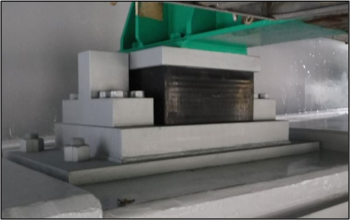 耐震補強工事　支承取替状況の写真