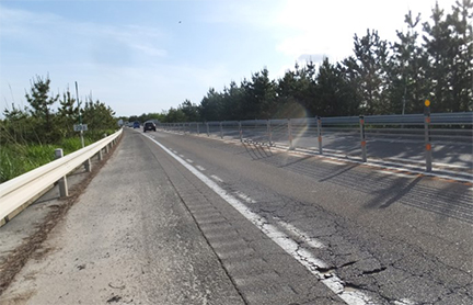 損傷した路面状況の写真2