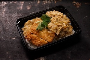 北海道根海帶湯的炸豬排蓋飯的圖像