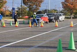 交通管理隊による交通規制の写真