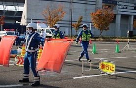 規制器材を活用した本線閉鎖の写真