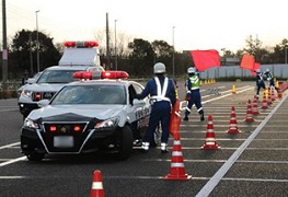 高速隊と交通管理隊の合同対応の写真