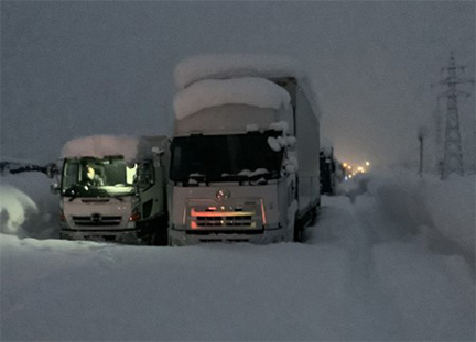 降雪による事故・滞留状況の写真2