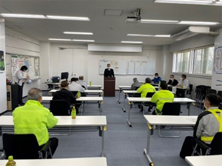 訓練後の講評および講義のイメージ画像