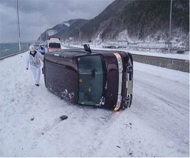 降雪による事故・滞留状況の写真1