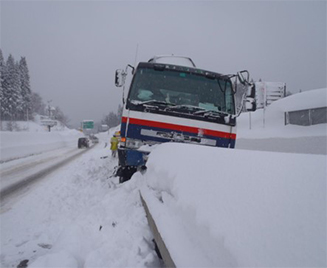 降雪造成的事故·滯留狀況的照片1